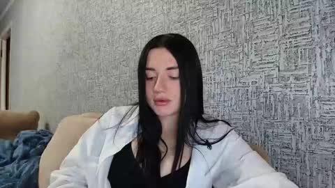 liana_diva online show from June 3, 2026, 6:02 pm