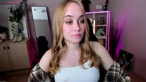Liana online show from June 9, 2026, 2:01 am
