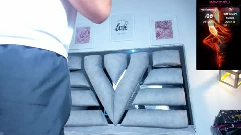 lianfox_ online show from April 14, 2026, 12:22 pm