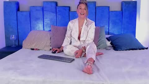 Lian online show from February 28, 2025, 8:18 pm