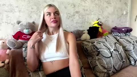 Snapshot of liannetwyman chatting on May 22, 2026, 7:48 am Lina online show from May 22, 2026, 7:48 am