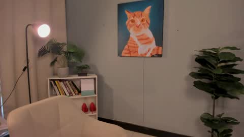 Lia online show from May 7, 2026, 1:49 pm