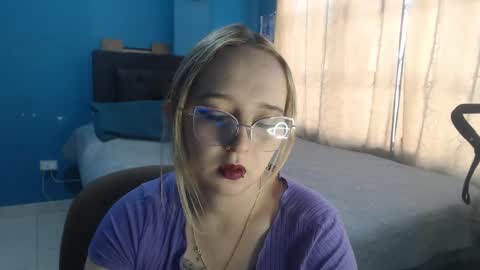 Lia Roberts online show from October 22, 2025, 11:54 am