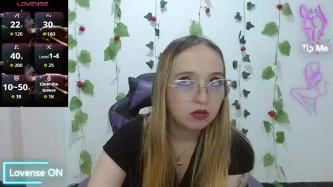 Snapshot of liaroberts1 chatting on April 22, 2026, 3:09 am Lia Roberts online show from April 22, 2026, 3:09 am
