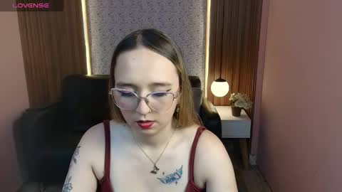 Snapshot of liaroberts1 chatting on May 29, 2026, 1:53 pm Lia Roberts online show from May 29, 2026, 1:53 pm