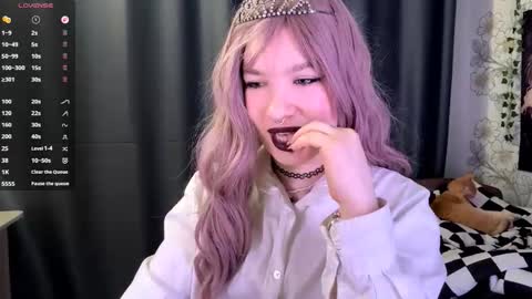 Snapshot of libbynading chatting on October 22, 2025, 8:52 pm Lola online show from October 22, 2025, 8:52 pm