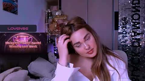 libra_mia online show from November 19, 2025, 6:52 pm