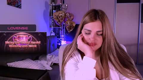 libra_mia online show from November 28, 2025, 10:56 pm