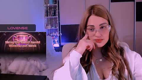 libra_mia online show from February 10, 2026, 4:55 pm