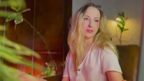 Snapshot of lierie chatting on February 11, 2026, 6:13 pm its my birthday today so im offline but id be so happy if you felt like sending me a birthday love while im away online show from February 11, 2026, 6:13 pm