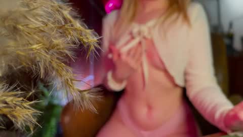 Snapshot of lierie chatting on February 13, 2026, 9:55 pm its my birthday today so im offline but id be so happy if you felt like sending me a birthday love while im away online show from February 13, 2026, 9:55 pm