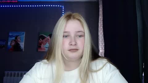 Snapshot of light_lunaa chatting on October 19, 2025, 7:20 am light_lunaa online show from October 19, 2025, 7:20 am