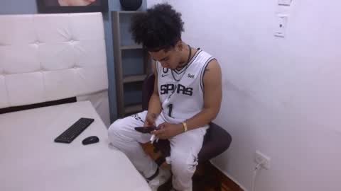 Lihan online show from February 9, 2025, 4:04 am