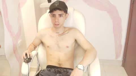 Snapshot of liiamhudson_ chatting on February 6, 2025, 9:22 am L I I A M online show from February 6, 2025, 9:22 am