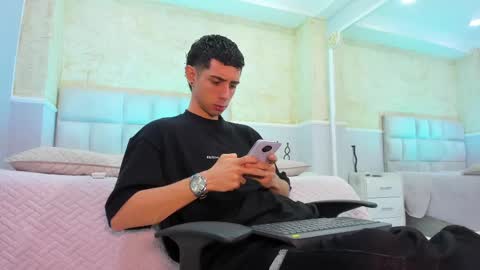 Snapshot of liiamhudson_ chatting on February 28, 2025, 12:09 pm L I I A M online show from February 28, 2025, 12:09 pm