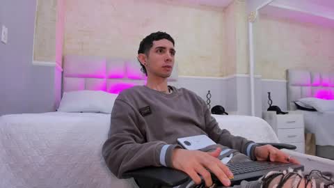 Snapshot of liiamhudson_ chatting on March 4, 2025, 5:32 am L I I A M online show from March 4, 2025, 5:32 am