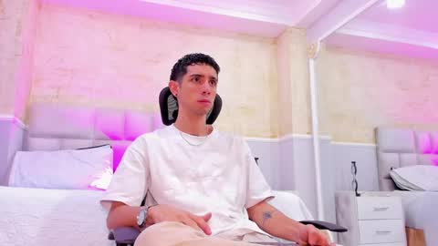 Snapshot of liiamhudson_ chatting on March 5, 2025, 4:24 am L I I A M online show from March 5, 2025, 4:24 am