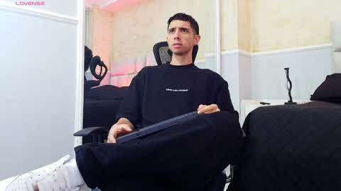 Snapshot of liiamhudson_ chatting on March 11, 2025, 4:43 am L I I A M online show from March 11, 2025, 4:43 am