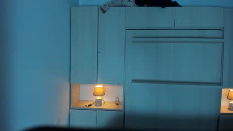         online show from October 2, 2025, 11:39 am