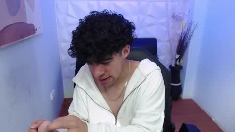 Snapshot of liil_boy chatting on October 19, 2025, 3:40 am Lil Boy- online show from October 19, 2025, 3:40 am