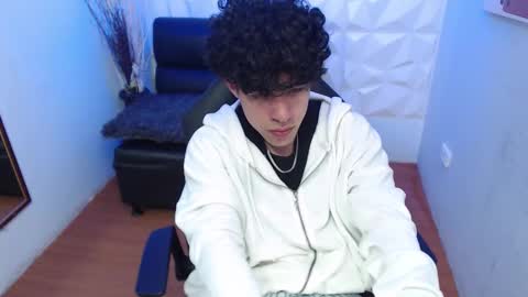 Snapshot of liil_boy chatting on October 29, 2025, 3:53 am Lil Boy- online show from October 29, 2025, 3:53 am