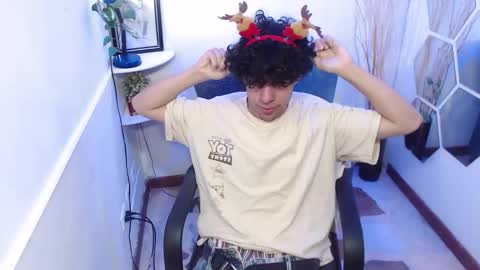 Snapshot of liil_boy chatting on December 2, 2025, 3:45 am Lil Boy- online show from December 2, 2025, 3:45 am