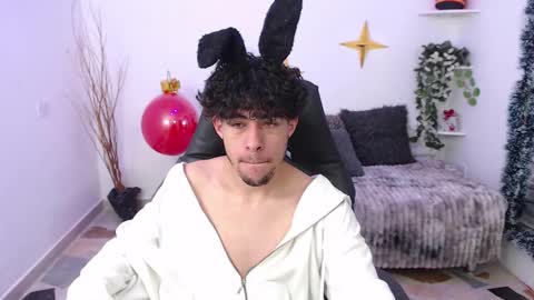 Snapshot of liil_boy chatting on December 17, 2025, 12:44 pm Lil Boy- online show from December 17, 2025, 12:44 pm