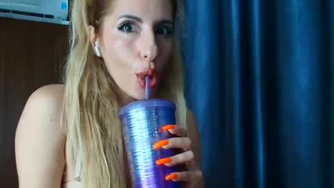 Mia                   Onlyfans link -  online show from November 17, 2025, 8:53 am