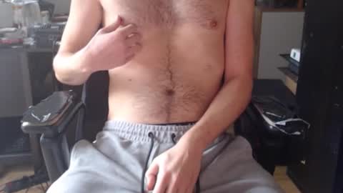 Snapshot of likethebonobo chatting on October 10, 2025, 2:05 pm likethebonobo online show from October 10, 2025, 2:05 pm