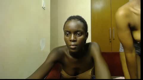 Snapshot of lil_doll_melanin chatting on May 2, 2026, 3:22 am Uni online show from May 2, 2026, 3:22 am