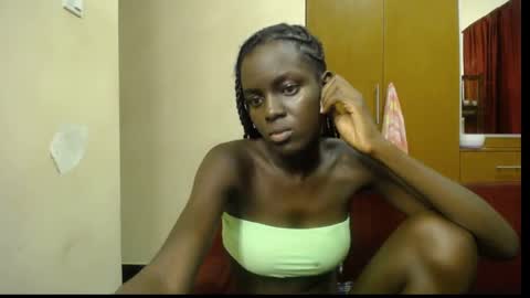 Snapshot of lil_doll_melanin chatting on May 19, 2026, 1:56 am Uni online show from May 19, 2026, 1:56 am