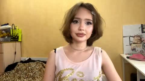 Snapshot of lil_glow chatting on January 6, 2026, 3:27 pm Lily online show from January 6, 2026, 3:27 pm