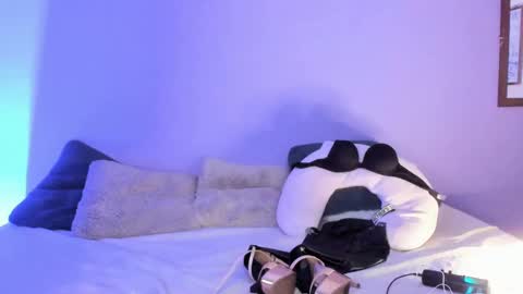 Lola online show from March 11, 2025, 1:16 am