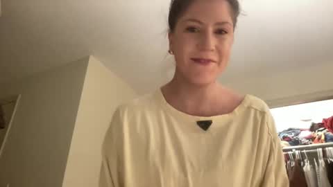 Snapshot of lilbi85_ chatting on January 28, 2025, 3:15 am lilbi85_ online show from January 28, 2025, 3:15 am