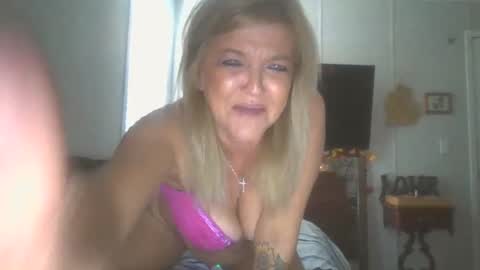 Snapshot of lilblonde412 chatting on October 20, 2025, 1:55 pm lilblonde412 online show from October 20, 2025, 1:55 pm