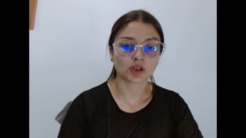 Snapshot of lilcoralinne_0 chatting on May 27, 2026, 1:57 am Valeri Villalobos IG villa lobosvaleri online show from May 27, 2026, 1:57 am