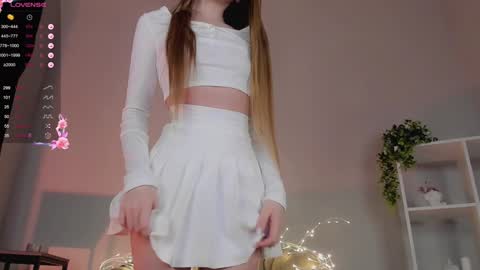 lili__roze_ online show from January 5, 2025, 6:56 pm
