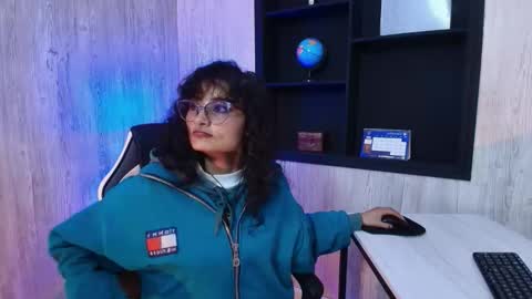 Snapshot of lili_clan chatting on October 1, 2025, 2:34 pm lili_clan online show from October 1, 2025, 2:34 pm