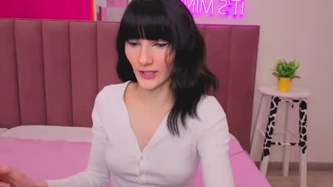 Lilli  follow me kiss online show from April 11, 2026, 10:30 am