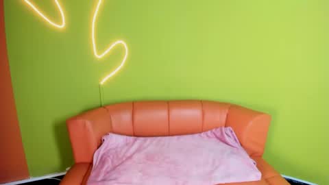 Lili  online show from April 7, 2026, 7:25 pm