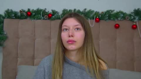 Mia online show from December 22, 2025, 6:21 am