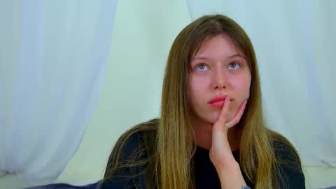 Mia online show from February 4, 2026, 7:03 am