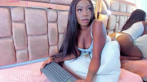 Snapshot of lilian_starfire chatting on October 14, 2025, 8:20 pm LILIAN online show from October 14, 2025, 8:20 pm
