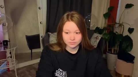 Lilian online show from February 23, 2026, 4:54 am