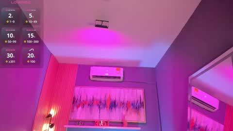 Snapshot of lilian_vergara chatting on December 17, 2025, 7:53 pm holis soy lily chang no olvides el pulgar arriba es muy importante para mi 3 independent model online show from December 17, 2025, 7:53 pm