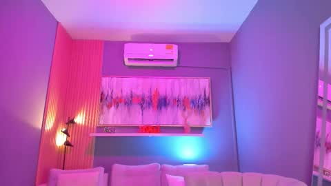 Snapshot of lilian_vergara chatting on January 9, 2026, 7:37 pm holis soy lily chang no olvides el pulgar arriba es muy importante para mi 3 independent model online show from January 9, 2026, 7:37 pm