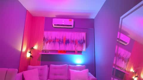 Snapshot of lilian_vergara chatting on January 12, 2026, 7:41 pm holis soy lily chang no olvides el pulgar arriba es muy importante para mi 3 independent model online show from January 12, 2026, 7:41 pm