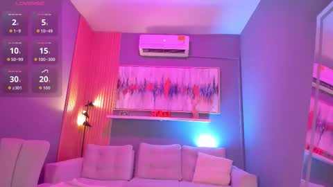 Snapshot of lilian_vergara chatting on January 14, 2026, 7:41 pm holis soy lily chang no olvides el pulgar arriba es muy importante para mi 3 independent model online show from January 14, 2026, 7:41 pm