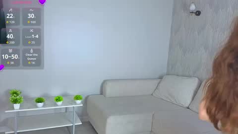 Hi I am Luna online show from April 21, 2026, 3:07 pm