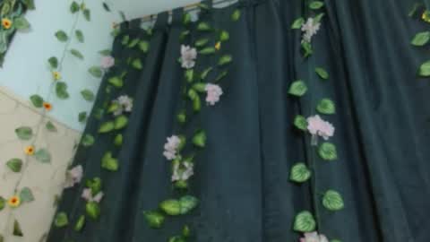 yesica online show from February 12, 2026, 8:04 pm